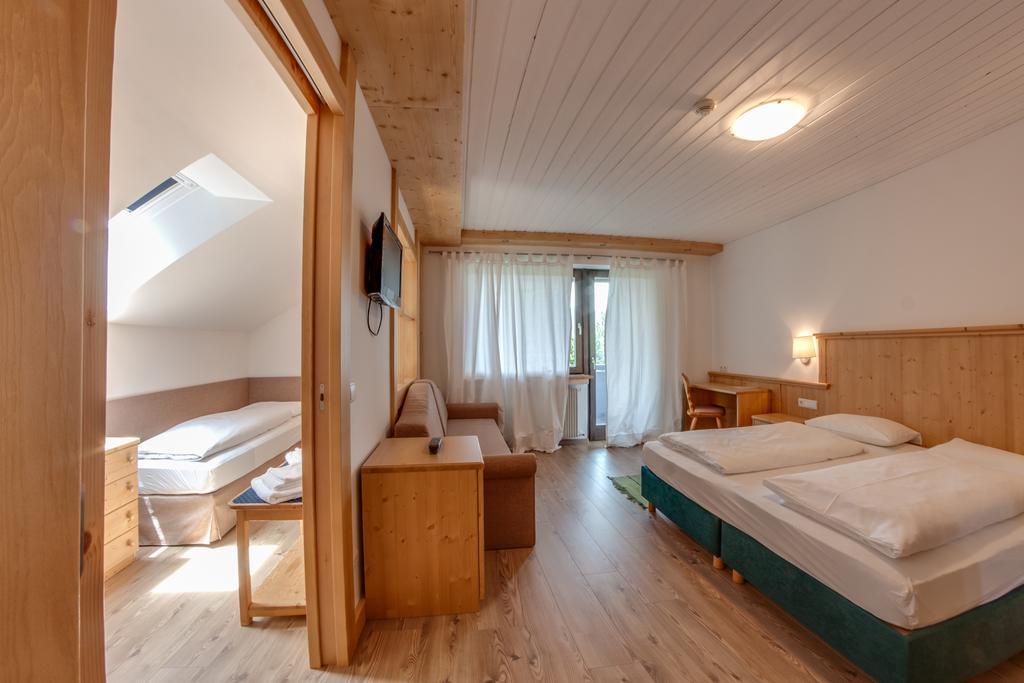 Hotel Krondlhof Brunico Room photo
